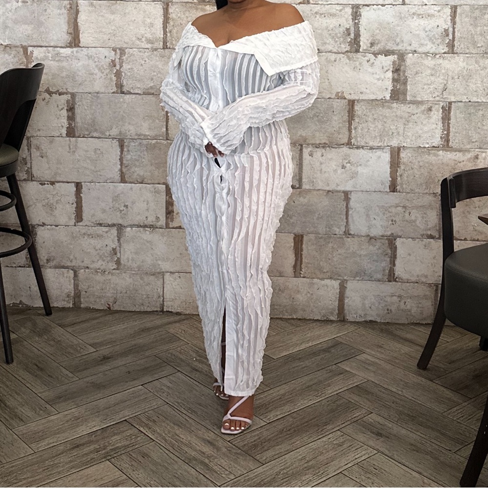 Textured White Button-Down Maxi Dress - Picture 6 of 7
